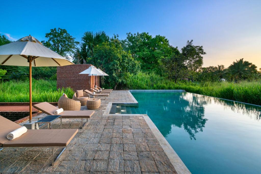Luxury wellness resort pool surrounded by lush tropical greenery in Thailand